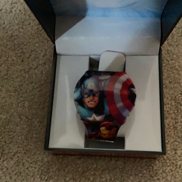 Lot of 2 Avengers watches - Picture 4 of 4